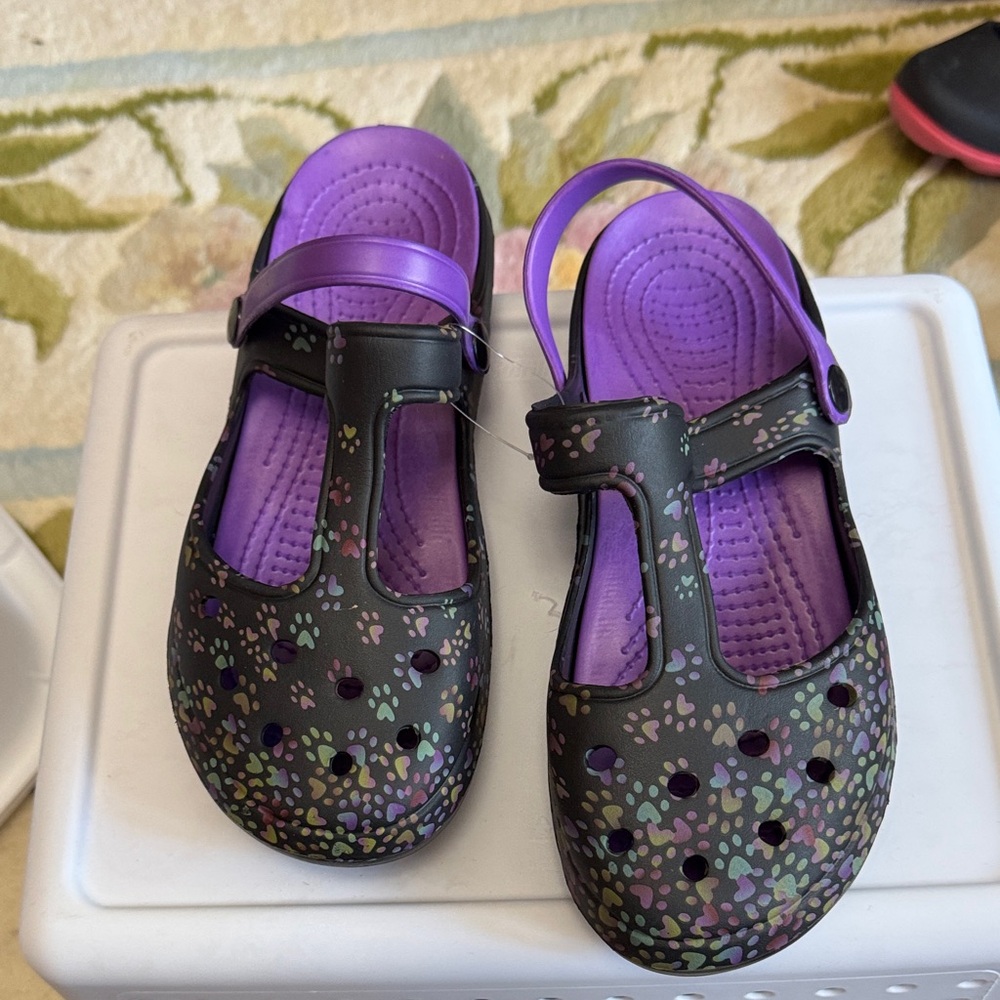 Colorful  Sandals with Purple Interior NWOT Size Womens 10. 260